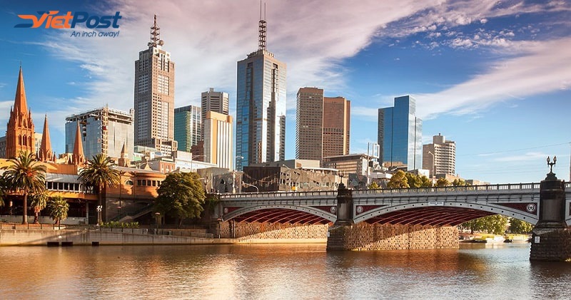 Melbourne thuộc bang Victoria và là thành phố lớn thứ 2 của xứ sở Kangaroo